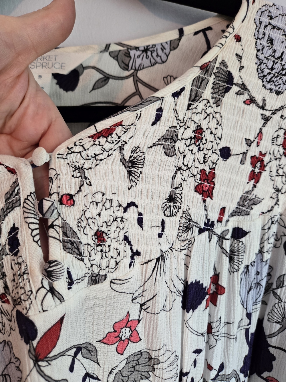 Market & Spruce Cream Floral Boho Peasant Blouse with Red & Navy Accents 2X - Picture 2 of 8